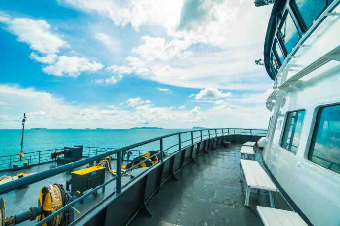 Why makes Southampton is a popular tourist destination?